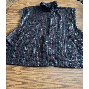 Damee Inc. short sleeved button front collared flared bottom shirt size S/M